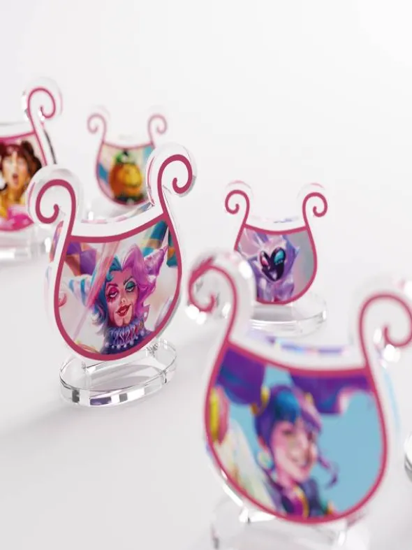 Altered: Premium Hero Standees - Lyra
